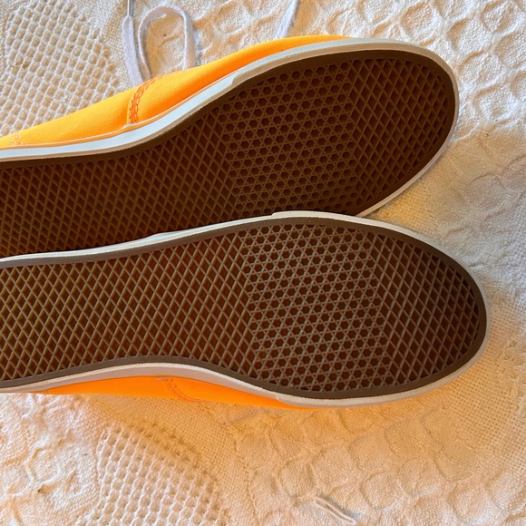 Vans - Picture 3 of 5